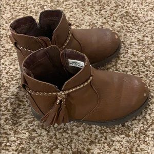 Oshkosh shoes size 9